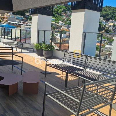 Apartamento com 45m², 1 quarto (sendo 1 suíte), 1 garagem, no bairro Centro em Florianópolis