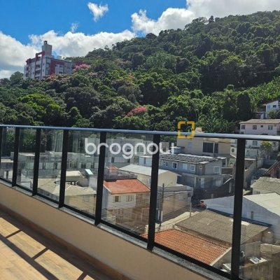 Apartamento com 45m², 1 quarto (sendo 1 suíte), 1 garagem, no bairro Centro em Florianópolis
