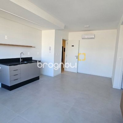 Apartamento com 45m², 1 quarto (sendo 1 suíte), 1 garagem, no bairro Centro em Florianópolis