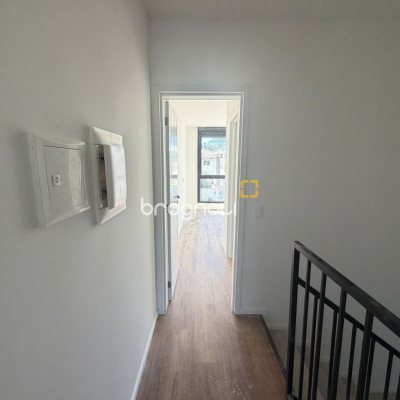 Casa de Condomínio com 86m², 2 quartos (sendo 1 suíte), 1 garagem, no bairro Cachoeira do Bom Jesus em Florianópolis