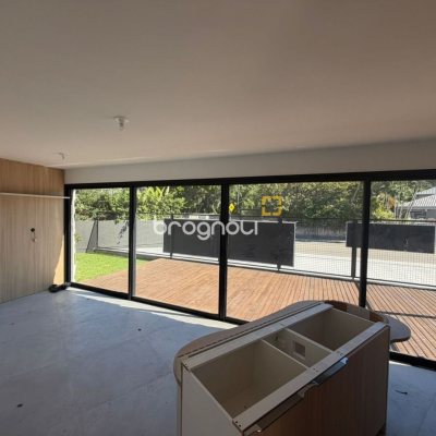 Casa de Condomínio com 85m², 2 quartos (sendo 1 suíte), 1 garagem, no bairro Cachoeira do Bom Jesus em Florianópolis
