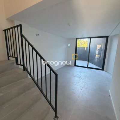 Casa de Condomínio com 85m², 2 quartos (sendo 1 suíte), 1 garagem, no bairro Cachoeira do Bom Jesus em Florianópolis