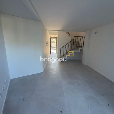 Casa de Condomínio com 85m², 2 quartos (sendo 1 suíte), 1 garagem, no bairro Cachoeira do Bom Jesus em Florianópolis