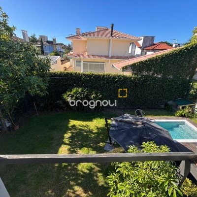 Casa com 315m², 4 quartos (sendo 3 suítes), 4 garagens, no bairro Jurerê Internacional em Florianópolis