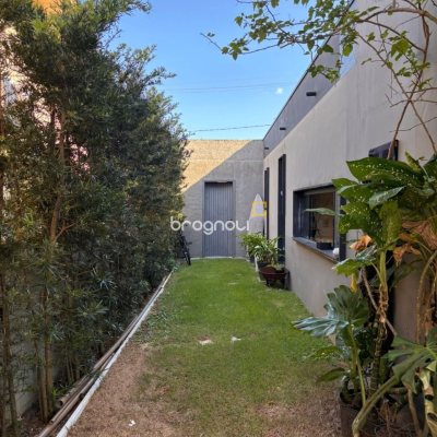 Casa com 315m², 4 quartos (sendo 3 suítes), 4 garagens, no bairro Jurerê Internacional em Florianópolis