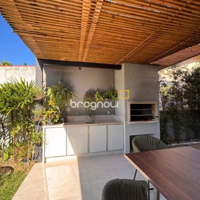 Casa com 315m², 4 quartos (sendo 3 suítes), 4 garagens, no bairro Jurerê Internacional em Florianópolis