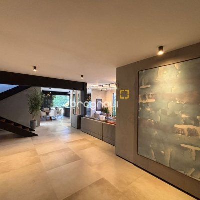 Casa com 315m², 4 quartos (sendo 3 suítes), 4 garagens, no bairro Jurerê Internacional em Florianópolis