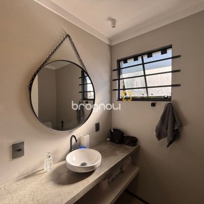 Casa com 315m², 4 quartos (sendo 3 suítes), 4 garagens, no bairro Jurerê Internacional em Florianópolis