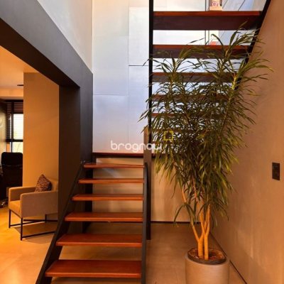 Casa com 315m², 4 quartos (sendo 3 suítes), 4 garagens, no bairro Jurerê Internacional em Florianópolis