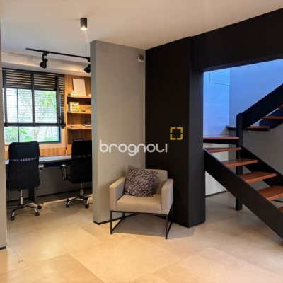 Casa com 315m², 4 quartos (sendo 3 suítes), 4 garagens, no bairro Jurerê Internacional em Florianópolis