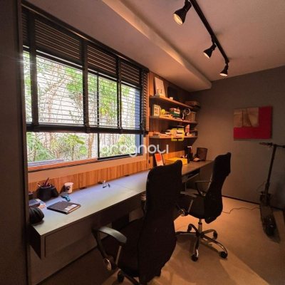 Casa com 315m², 4 quartos (sendo 3 suítes), 4 garagens, no bairro Jurerê Internacional em Florianópolis
