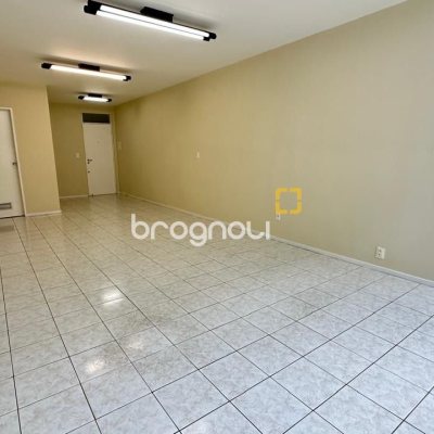 Sala com 40m², no bairro Centro em Florianópolis