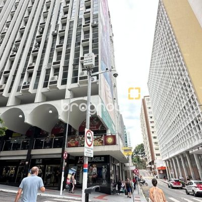 Sala com 40m², no bairro Centro em Florianópolis