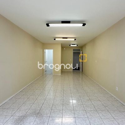 Sala com 40m², no bairro Centro em Florianópolis