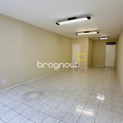 Sala com 40m², no bairro Centro em Florianópolis
