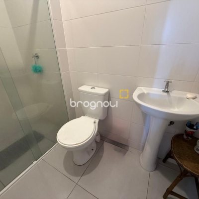 Apartamento com 66m², 2 quartos, 1 garagem, no bairro Pedra Branca em Palhoça