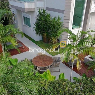 Casa com 199m², 4 quartos (sendo 3 suítes), 2 garagens, no bairro Cachoeira do Bom Jesus em Florianópolis