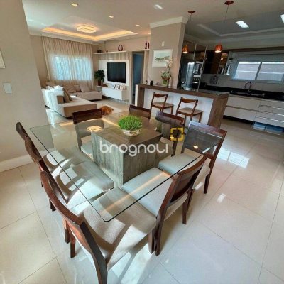 Casa com 199m², 4 quartos (sendo 3 suítes), 2 garagens, no bairro Cachoeira do Bom Jesus em Florianópolis