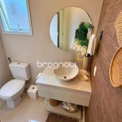 Casa com 199m², 4 quartos (sendo 3 suítes), 2 garagens, no bairro Cachoeira do Bom Jesus em Florianópolis