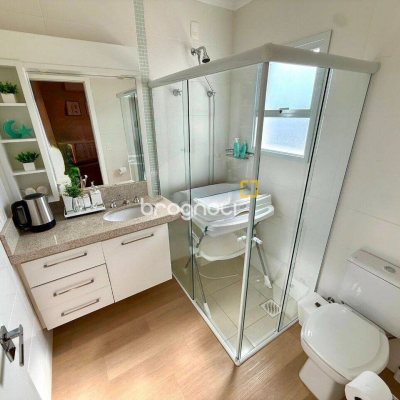 Casa com 199m², 4 quartos (sendo 3 suítes), 2 garagens, no bairro Cachoeira do Bom Jesus em Florianópolis