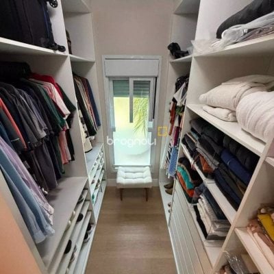 Casa com 199m², 4 quartos (sendo 3 suítes), 2 garagens, no bairro Cachoeira do Bom Jesus em Florianópolis