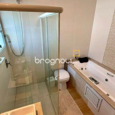 Casa com 199m², 4 quartos (sendo 3 suítes), 2 garagens, no bairro Cachoeira do Bom Jesus em Florianópolis