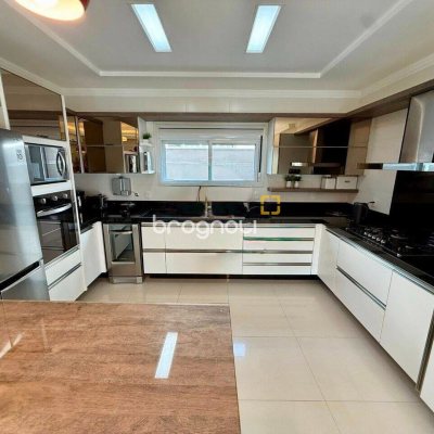 Casa com 199m², 4 quartos (sendo 3 suítes), 2 garagens, no bairro Cachoeira do Bom Jesus em Florianópolis