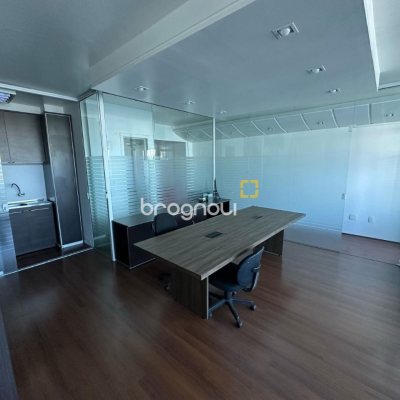 Sala com 65m², no bairro Centro em Florianópolis