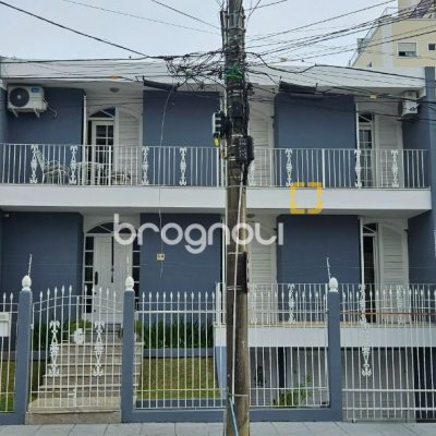 Casa com 316m², 4 quartos (sendo 2 suítes), 2 garagens, no bairro Estreito em Florianópolis