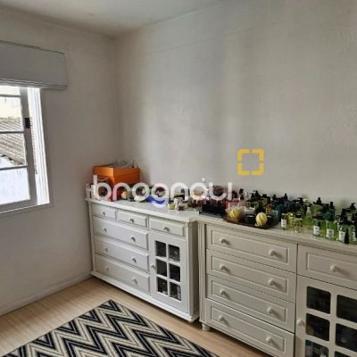 Casa com 316m², 4 quartos (sendo 2 suítes), 2 garagens, no bairro Estreito em Florianópolis