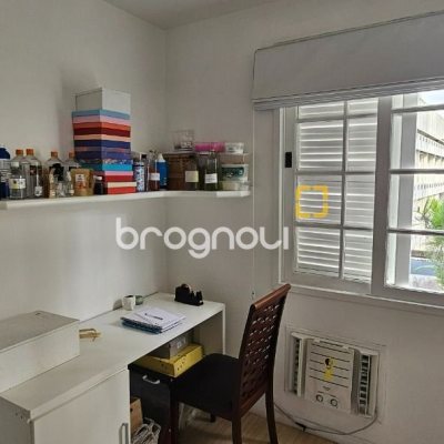 Casa com 316m², 4 quartos (sendo 2 suítes), 2 garagens, no bairro Estreito em Florianópolis