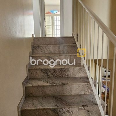 Casa com 316m², 4 quartos (sendo 2 suítes), 2 garagens, no bairro Estreito em Florianópolis