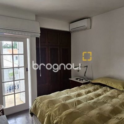 Casa com 316m², 4 quartos (sendo 2 suítes), 2 garagens, no bairro Estreito em Florianópolis