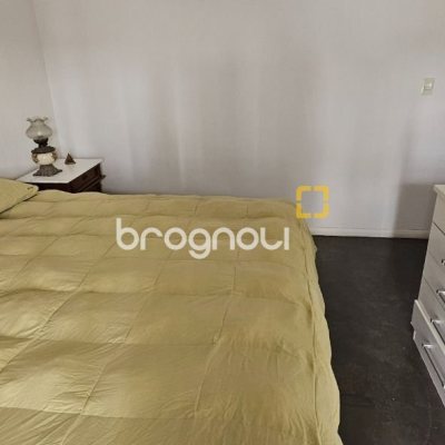 Casa com 316m², 4 quartos (sendo 2 suítes), 2 garagens, no bairro Estreito em Florianópolis