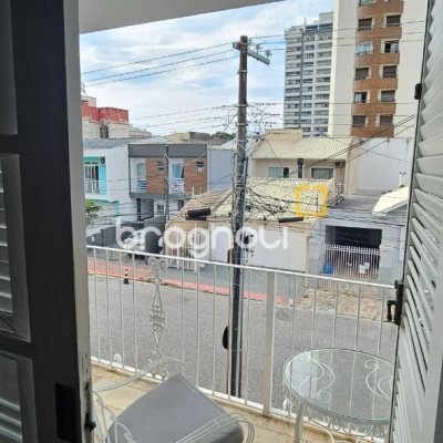 Casa com 316m², 4 quartos (sendo 2 suítes), 2 garagens, no bairro Estreito em Florianópolis