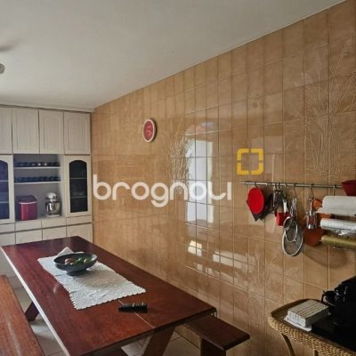 Casa com 316m², 4 quartos (sendo 2 suítes), 2 garagens, no bairro Estreito em Florianópolis