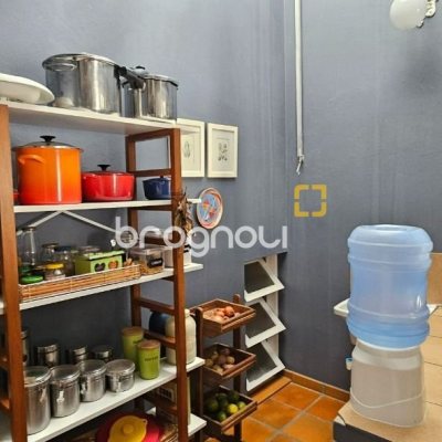 Casa com 316m², 4 quartos (sendo 2 suítes), 2 garagens, no bairro Estreito em Florianópolis