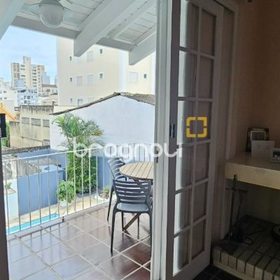 Casa com 316m², 4 quartos (sendo 2 suítes), 2 garagens, no bairro Estreito em Florianópolis