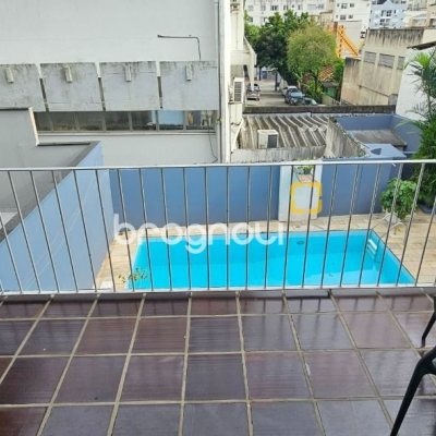 Casa com 316m², 4 quartos (sendo 2 suítes), 2 garagens, no bairro Estreito em Florianópolis
