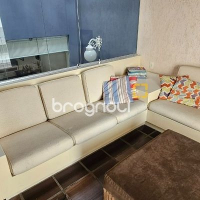 Casa com 316m², 4 quartos (sendo 2 suítes), 2 garagens, no bairro Estreito em Florianópolis
