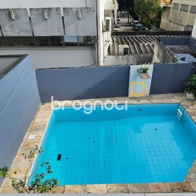 Casa com 316m², 4 quartos (sendo 2 suítes), 2 garagens, no bairro Estreito em Florianópolis