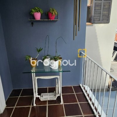 Casa com 316m², 4 quartos (sendo 2 suítes), 2 garagens, no bairro Estreito em Florianópolis