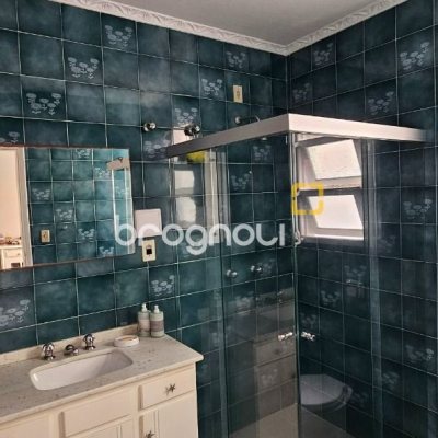 Casa com 316m², 4 quartos (sendo 2 suítes), 2 garagens, no bairro Estreito em Florianópolis