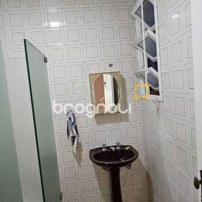 Casa com 316m², 4 quartos (sendo 2 suítes), 2 garagens, no bairro Estreito em Florianópolis