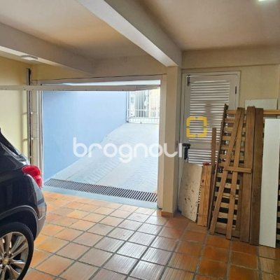 Casa com 316m², 4 quartos (sendo 2 suítes), 2 garagens, no bairro Estreito em Florianópolis