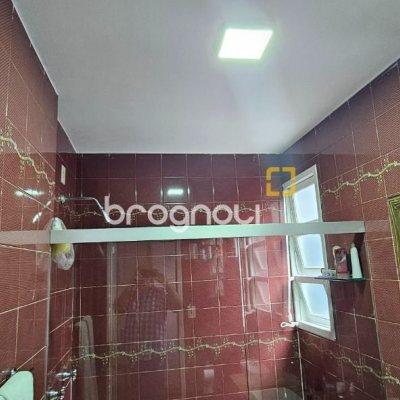 Casa com 316m², 4 quartos (sendo 2 suítes), 2 garagens, no bairro Estreito em Florianópolis