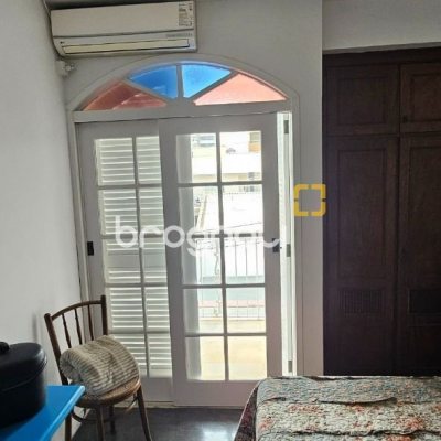Casa com 316m², 4 quartos (sendo 2 suítes), 2 garagens, no bairro Estreito em Florianópolis