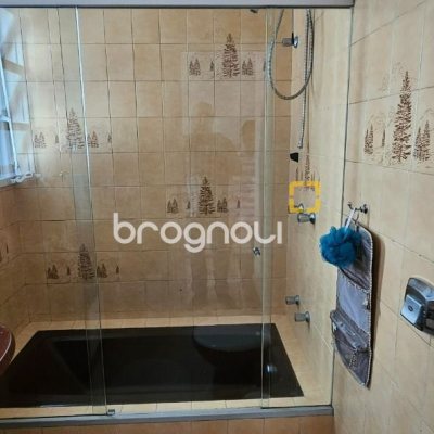 Casa com 316m², 4 quartos (sendo 2 suítes), 2 garagens, no bairro Estreito em Florianópolis
