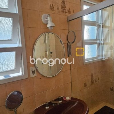 Casa com 316m², 4 quartos (sendo 2 suítes), 2 garagens, no bairro Estreito em Florianópolis