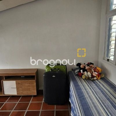 Casa com 316m², 4 quartos (sendo 2 suítes), 2 garagens, no bairro Estreito em Florianópolis